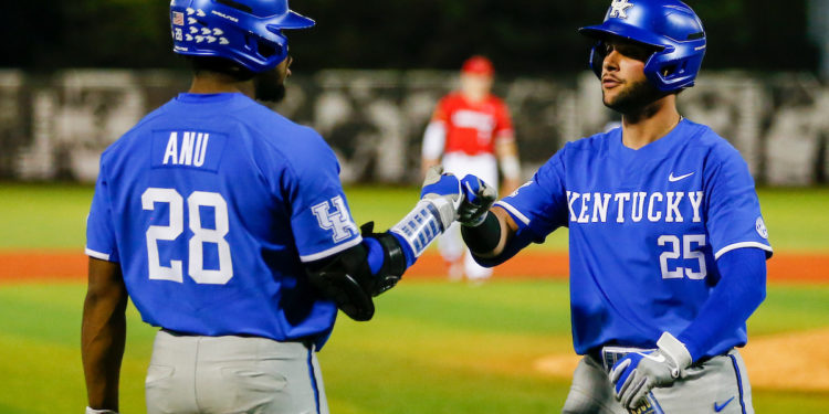 Kentucky moves up to No. 5 in the AP poll. Auburn and Gonzaga are 1-2 in the Top 25
